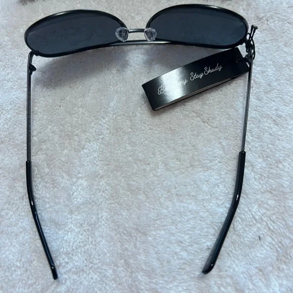 Quay Australia Vivienne Black Aviator Sunglasses with case NWT - Picture 5 of 8